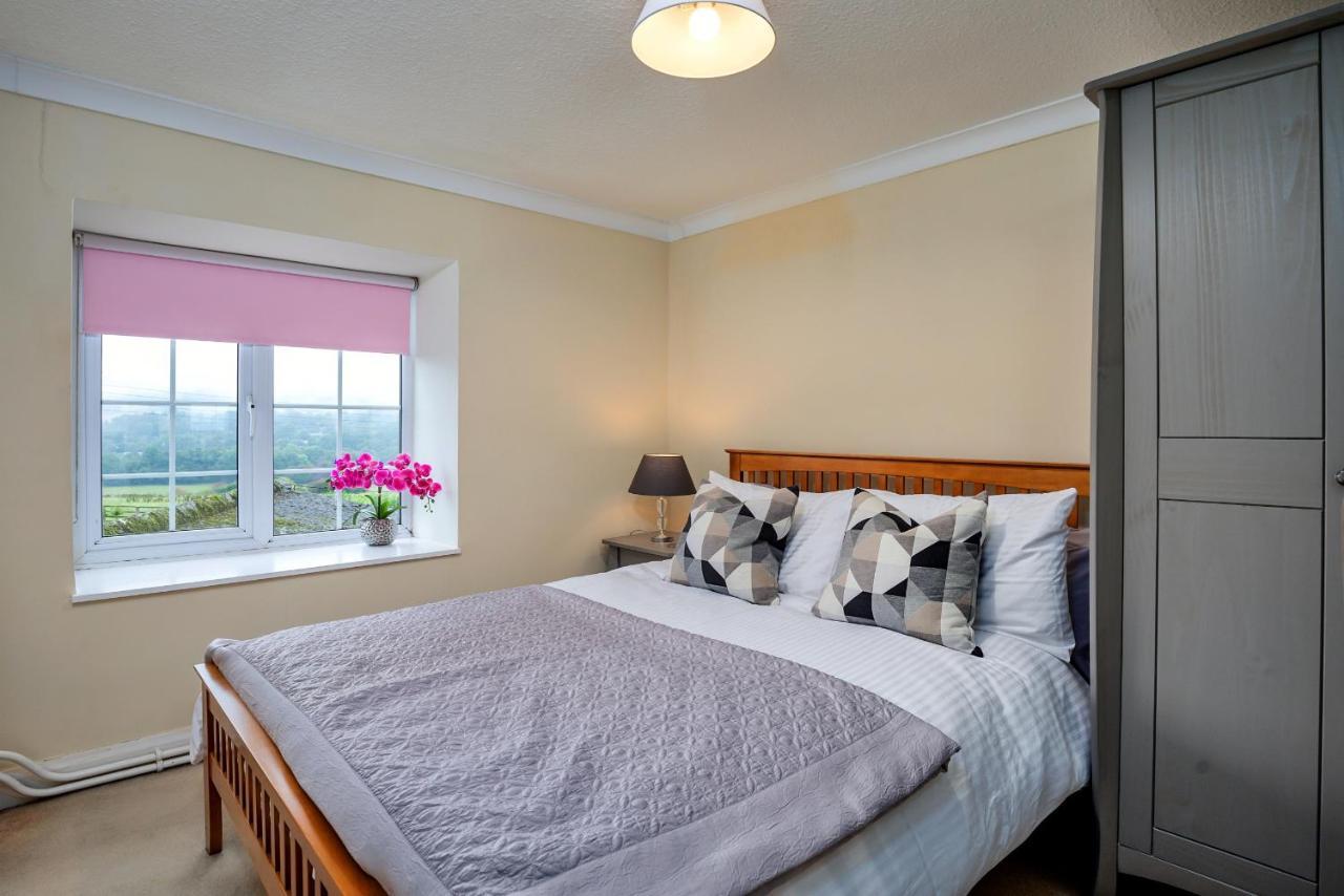 Finest Retreats - Cloggers Cottage Darley ภายนอก รูปภาพ