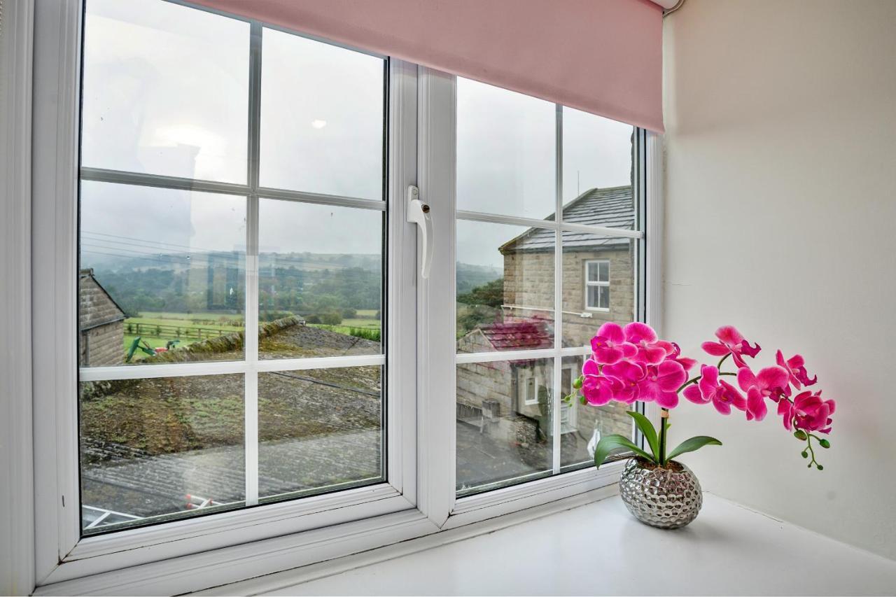 Finest Retreats - Cloggers Cottage Darley ภายนอก รูปภาพ