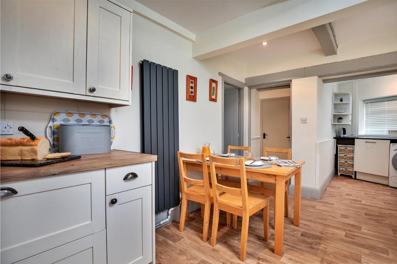 Finest Retreats - Cloggers Cottage Darley ภายนอก รูปภาพ