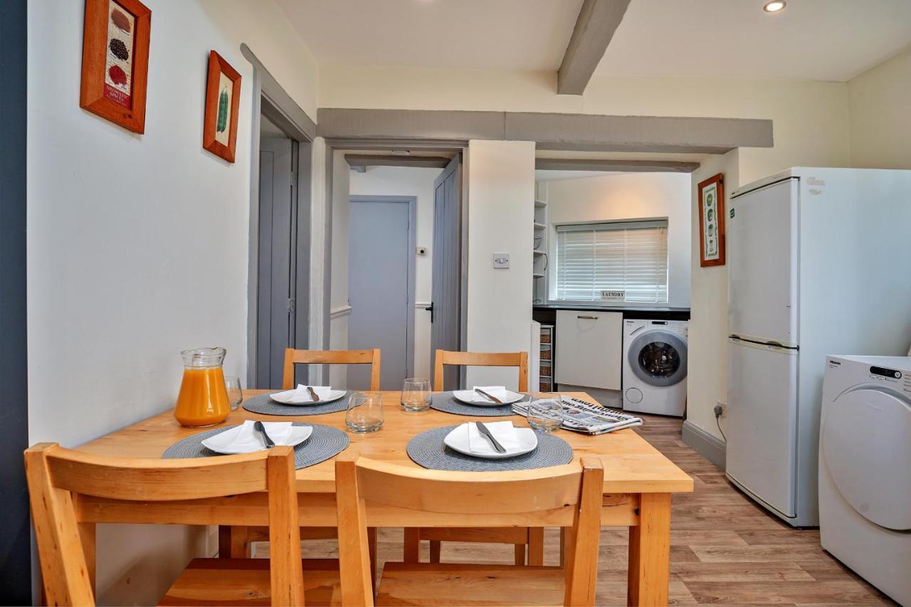 Finest Retreats - Cloggers Cottage Darley ภายนอก รูปภาพ